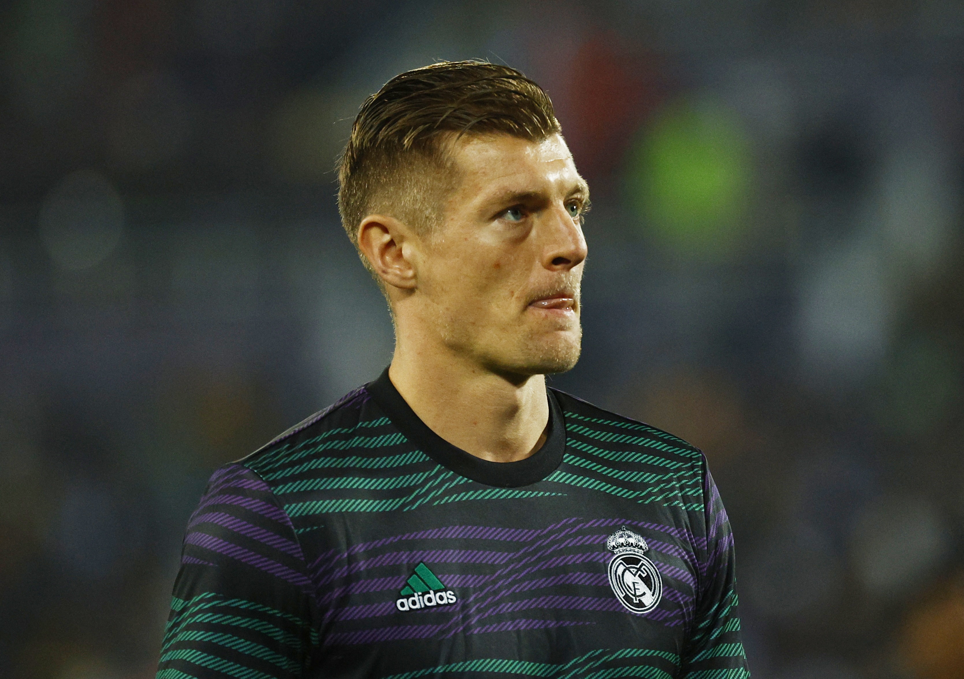 Anh em Kroos tranh cai ve viec chon Messi hay Benzema hinh anh