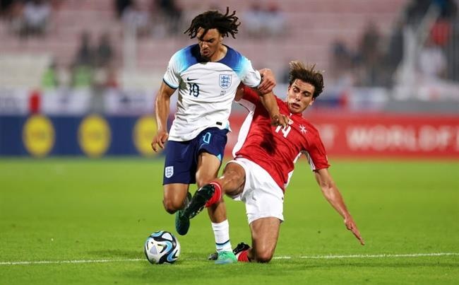 Southgate khai pha tiem nang cua Alexander-Arnold hinh anh