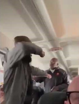 Hanh khach cuu may bay anh 1