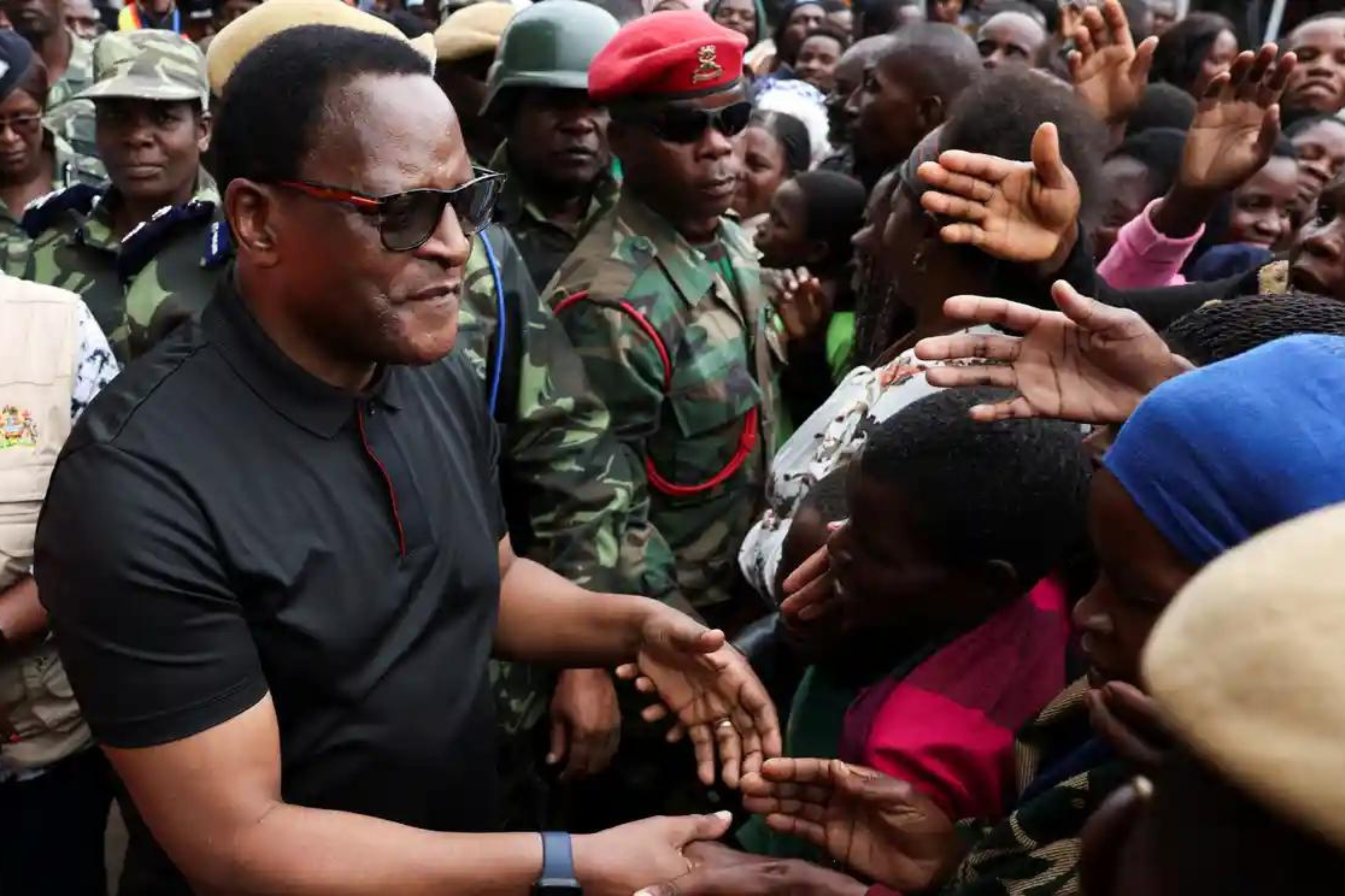 Tong thong Malawi cau cuu the gioi hinh anh