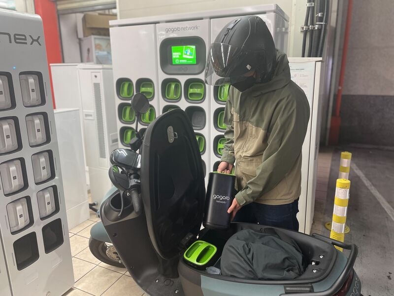 Doi pin trong mot phut anh 2