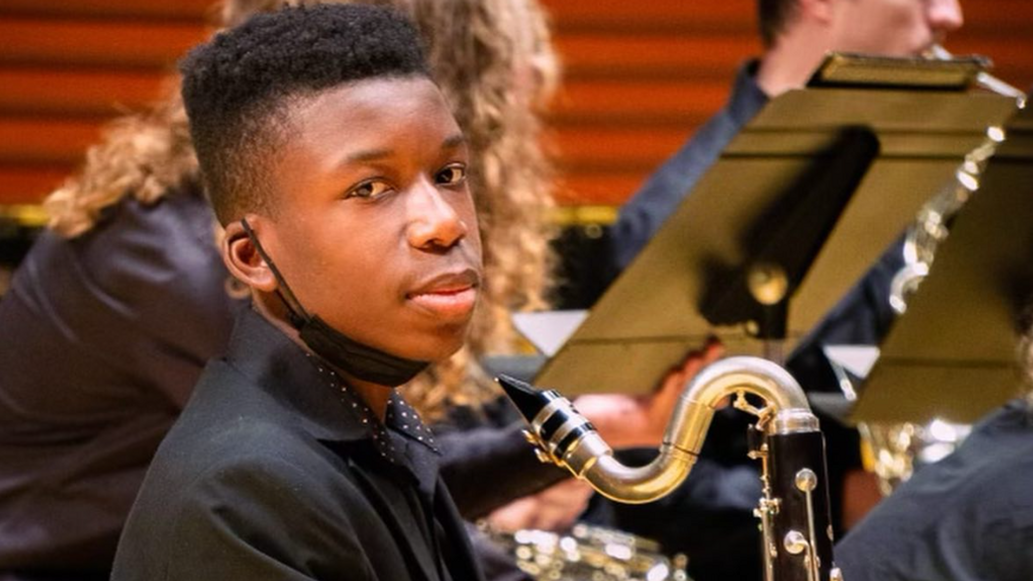 Vi sao cau be da den trung dan lai bi thoi phong ve be ngoai hinh anh