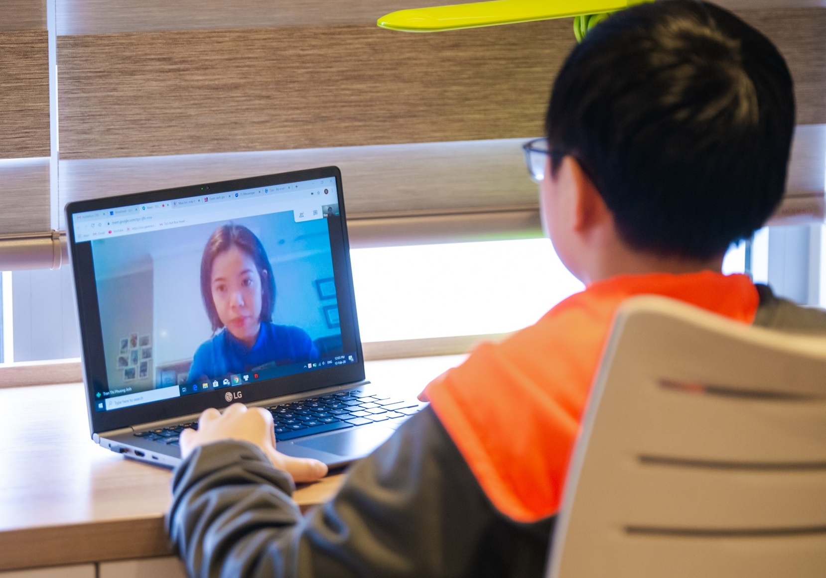 Chuyen gia giao duc chia se cach day va hoc truc tuyen mua dich hinh anh