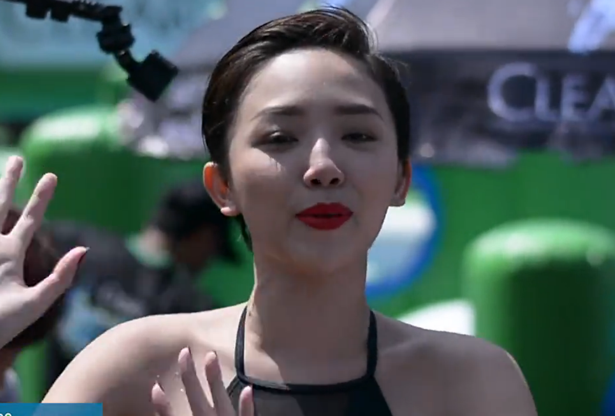 Toc Tien phan khich khi duoc truot nuoc cung fan hinh anh