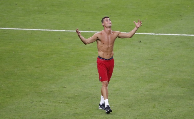 CR7 cùng Bồ Đào Nha vô địch  Euro 2016 ảnh 1 CR7 cung Bo Dao Nha vo dich  Euro 2016 anh 1