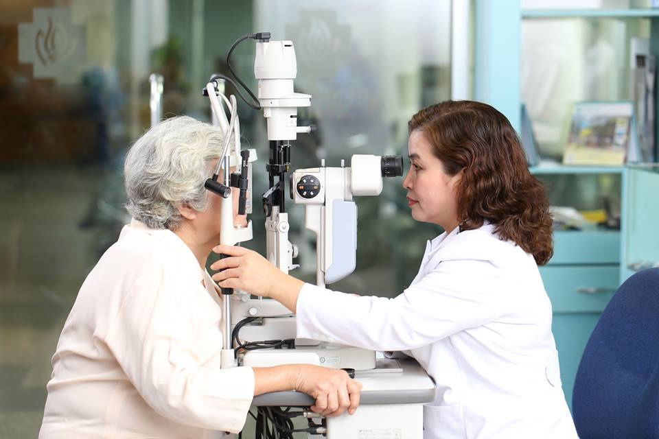 Dieu tri benh mong thit o mat hinh anh