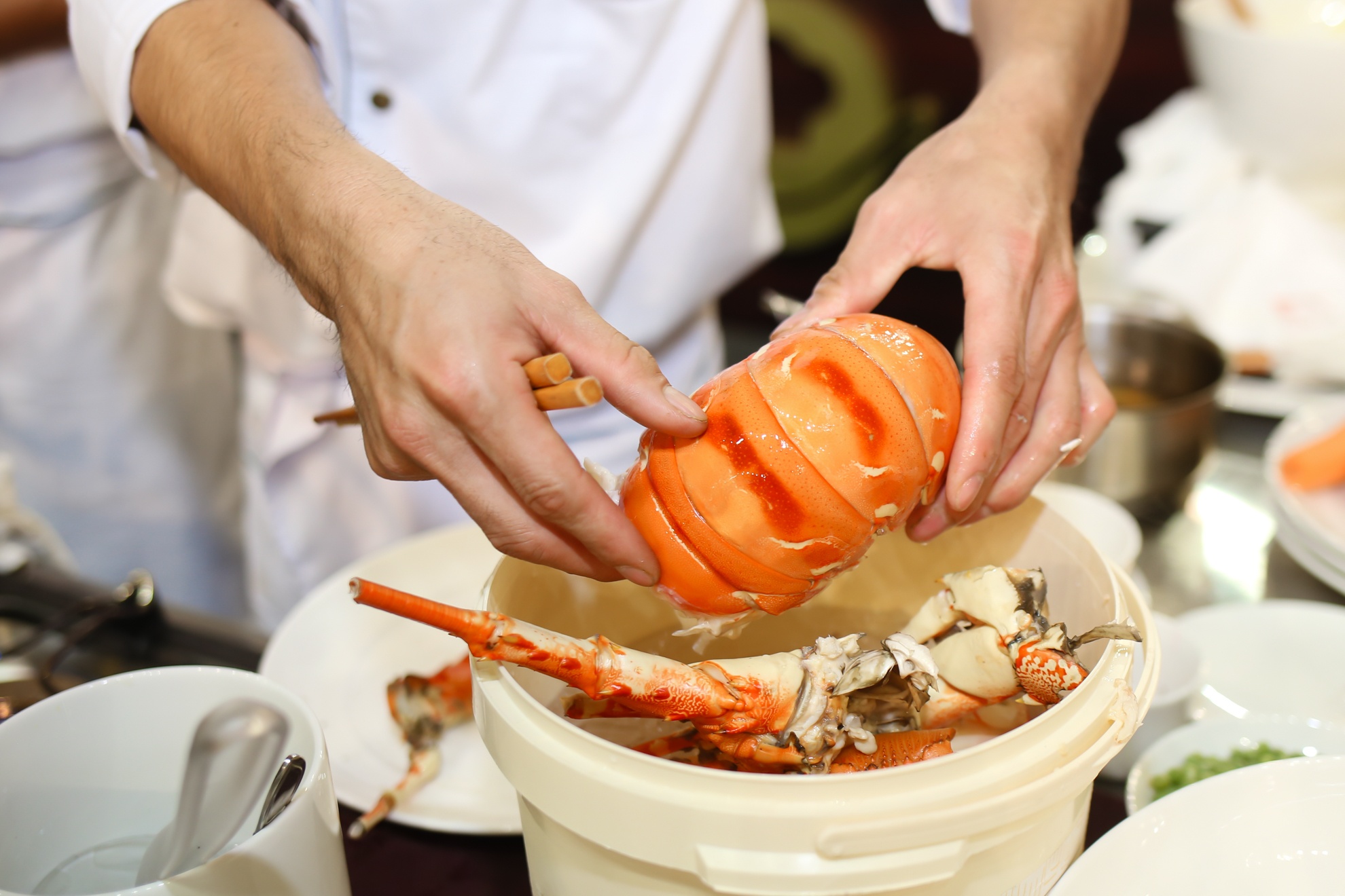 Dau bep Chiec thia vang che bien mon an du thi chung ket hinh anh