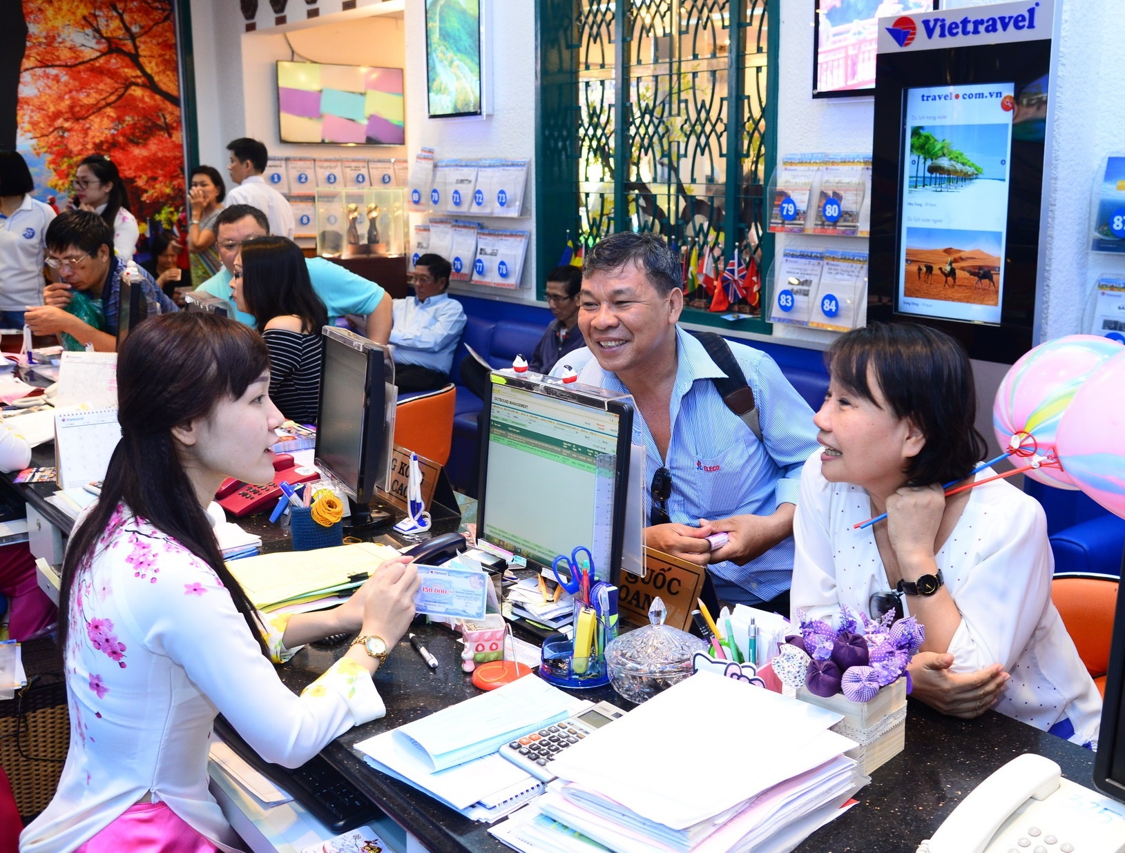Vietravel tang 73 bac trong Top 500 doanh nghiep lon nhat VN hinh anh
