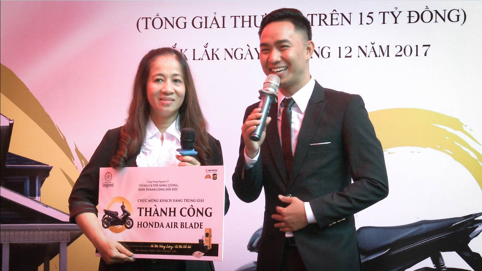 Them 11 khach hang Tay Nguyen trung lon khi dung ca phe nang luong hinh anh