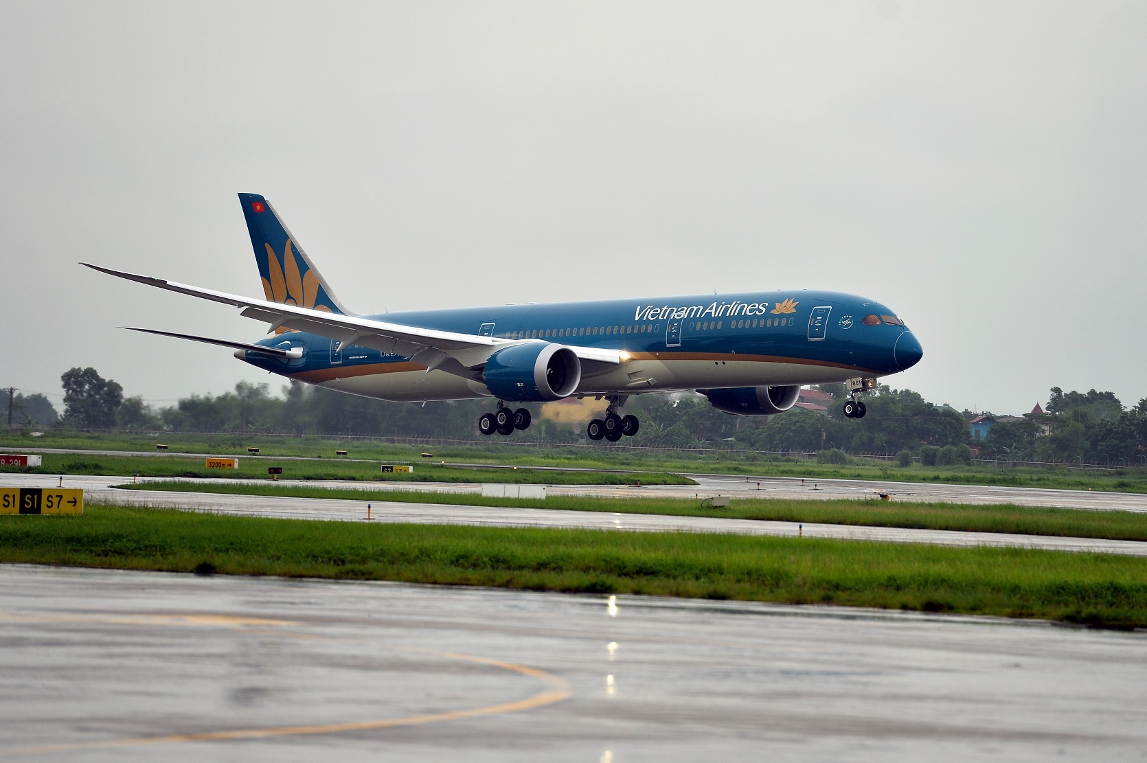 Vietnam Airlines anh 1