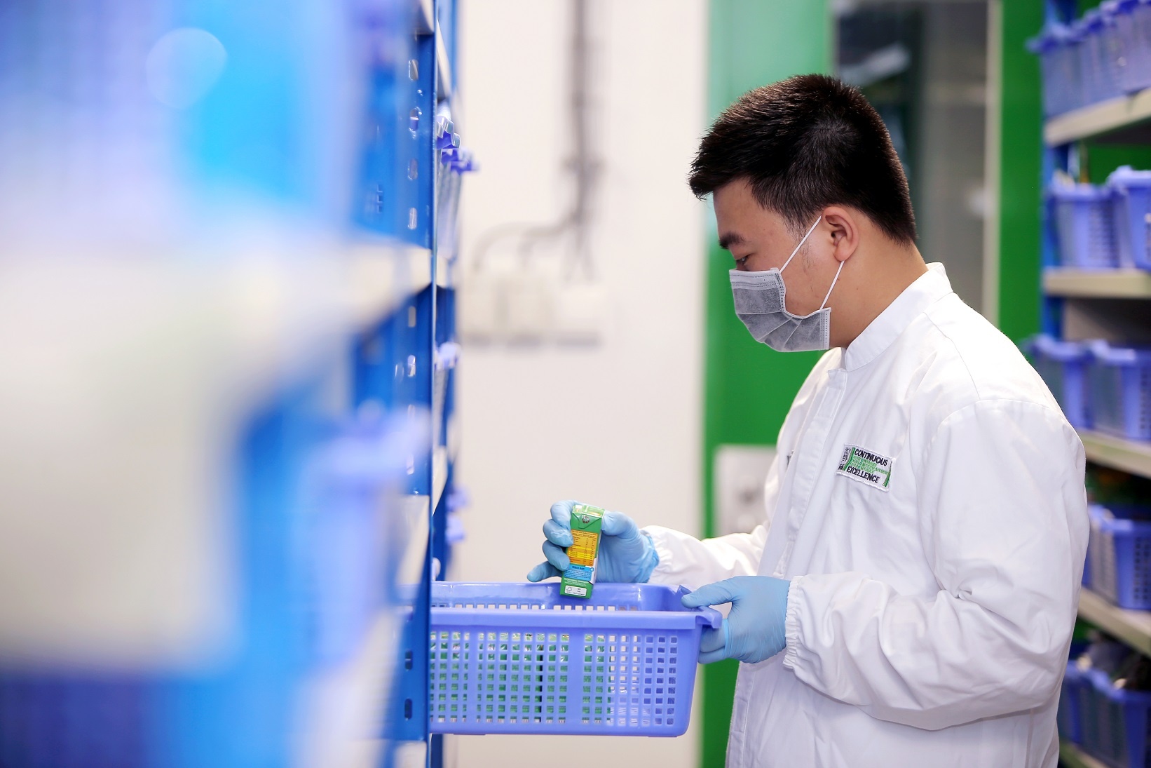 Ben trong nha may 1.600 ty dong cua Nestle tai Hung Yen hinh anh