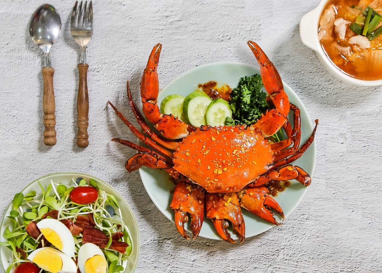 Khong den Singapore, ca nha van bat kip trao luu cua xot trung muoi hinh anh