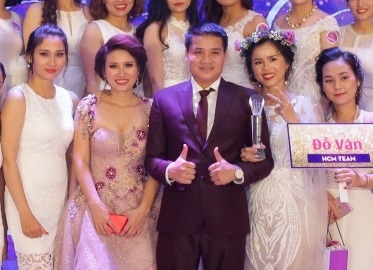 Nuoc hoa Charme mung mot nam ra mat va duoc khach hang don nhan hinh anh