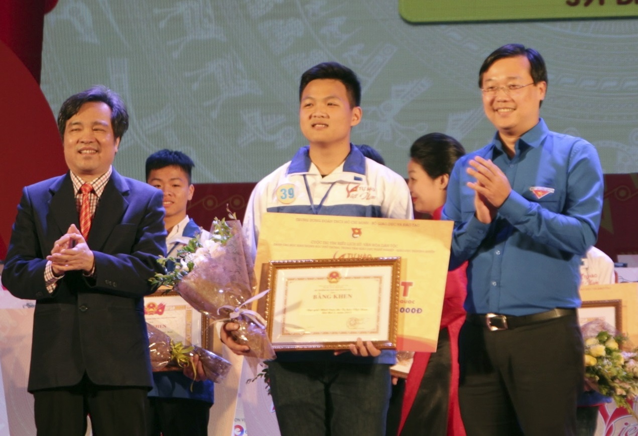 Thi sinh giai ba Olympia dat quan quan cuoc thi ‘Tu hao Viet Nam' hinh anh