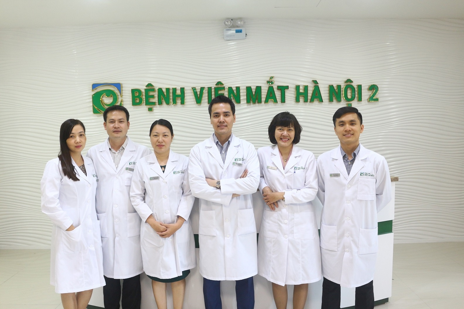 BV Mat Ha Noi 2 tang hon 29 trieu dong cho goi mo Lasik hinh anh