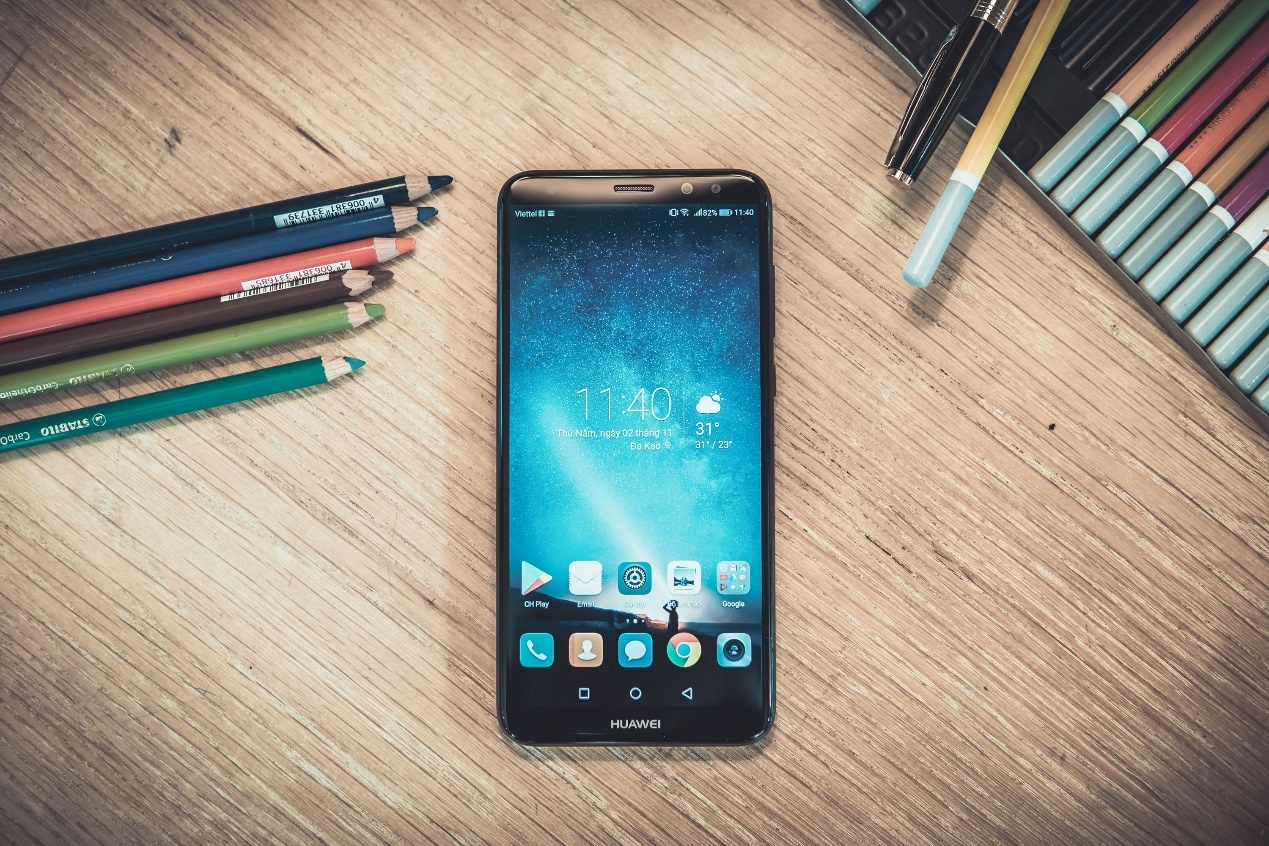 Cac thiet bi cong nghe cho gia dinh dip Giang sinh hinh anh