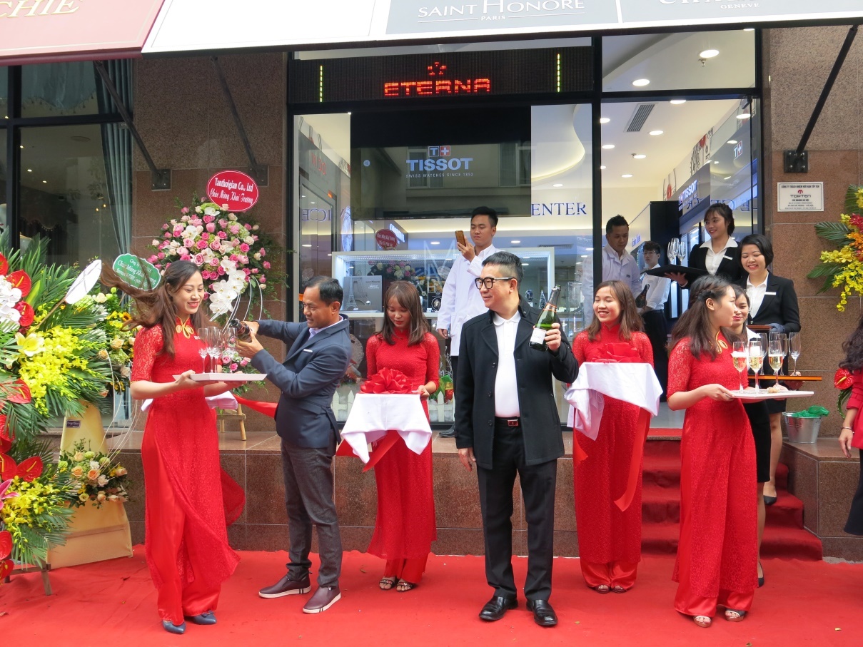 Top Ten khai truong showroom va trung tam bao hanh quoc te tai Ha Noi hinh anh