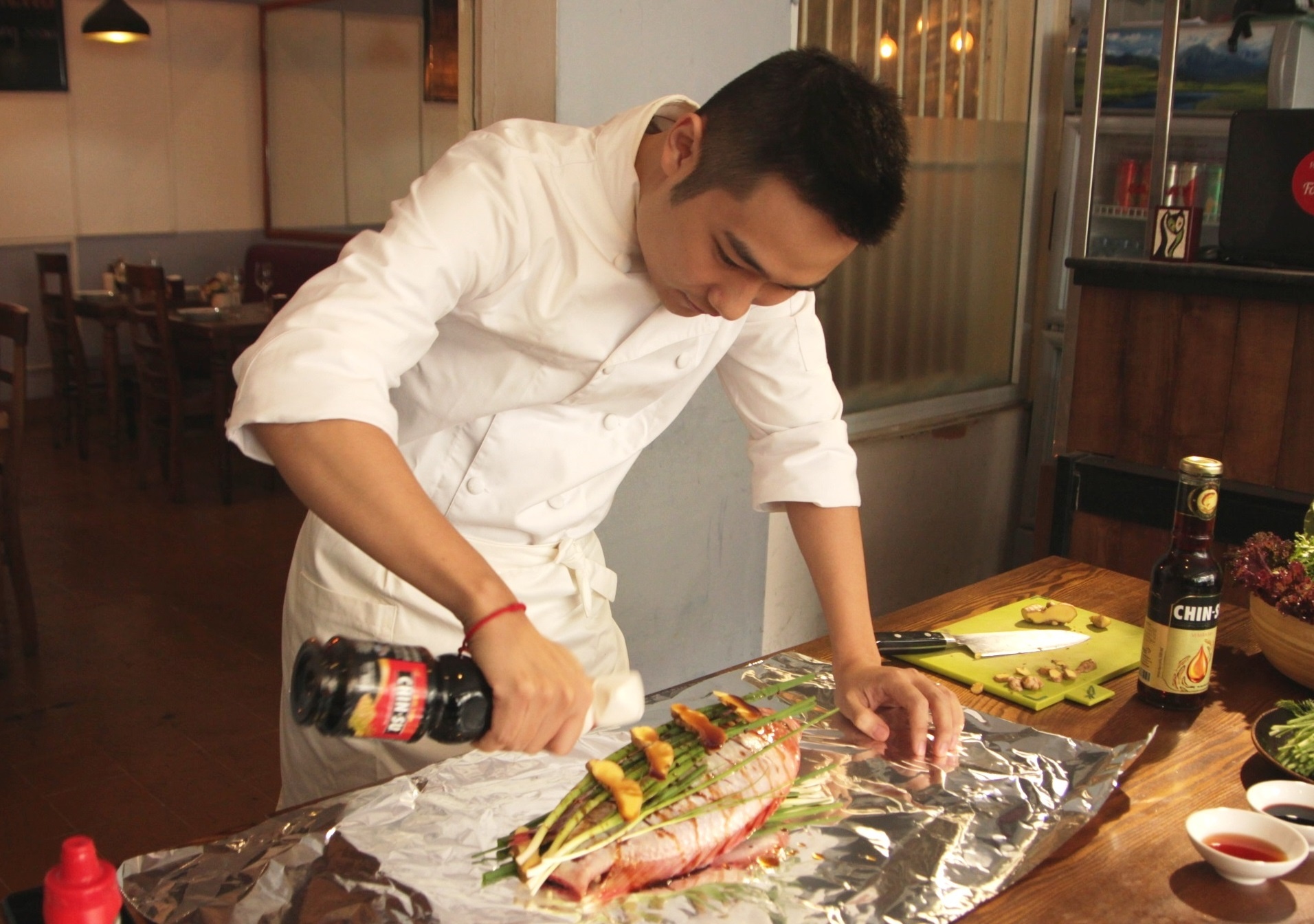 Bep truong bat mi meo dung gia vi cho mon ngon hao hang hinh anh