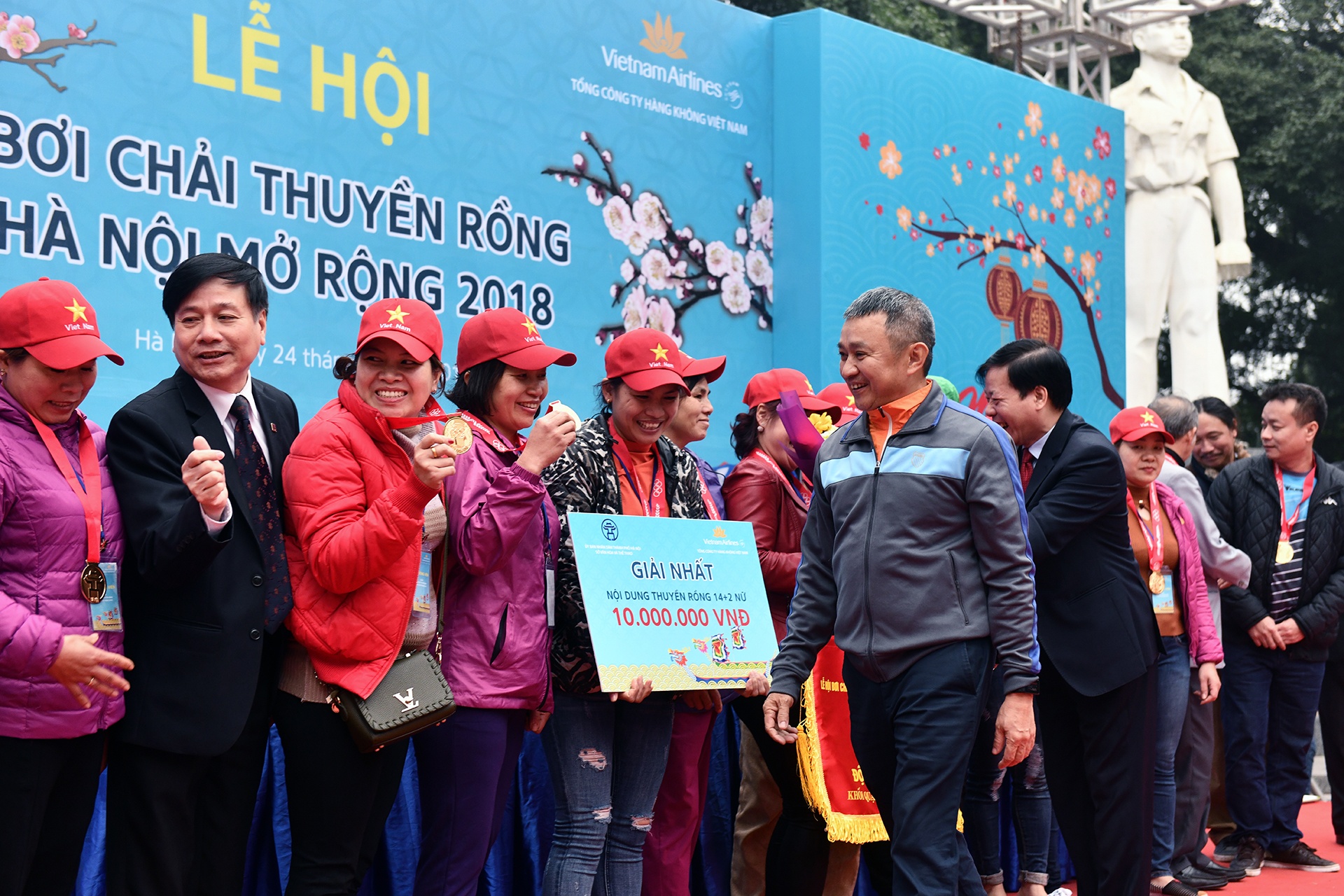 Vietnam Airlines anh 12