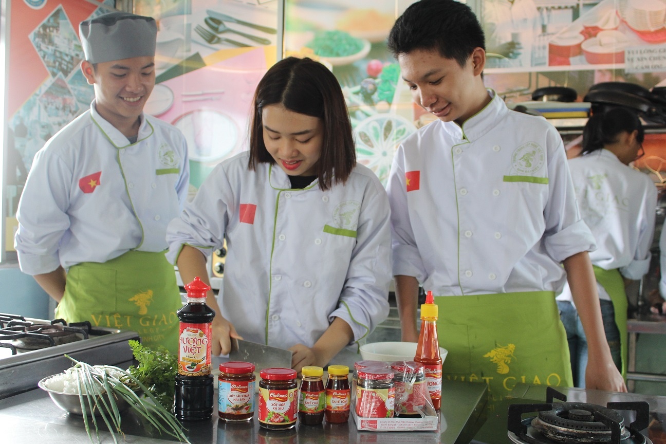 Nghe bep ngay cang thu hut dong dao ban tre theo hoc hinh anh