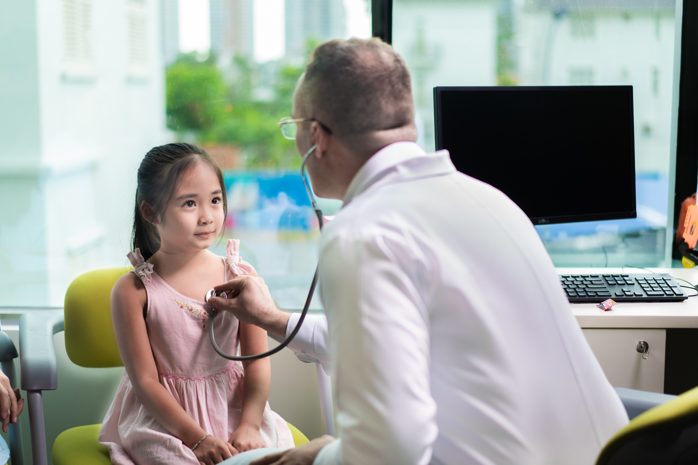 Ben trong benh vien duoc cac sao chia se tren mang xa hoi ngay 20/10 hinh anh