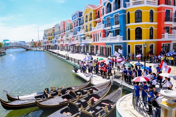 Dao dien Viet Tu lam huong dan vien tai du an Grand World hinh anh