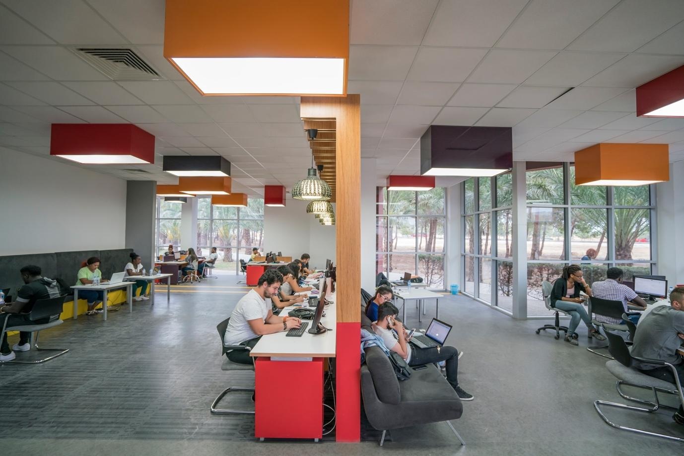 Cyprus International University anh 2