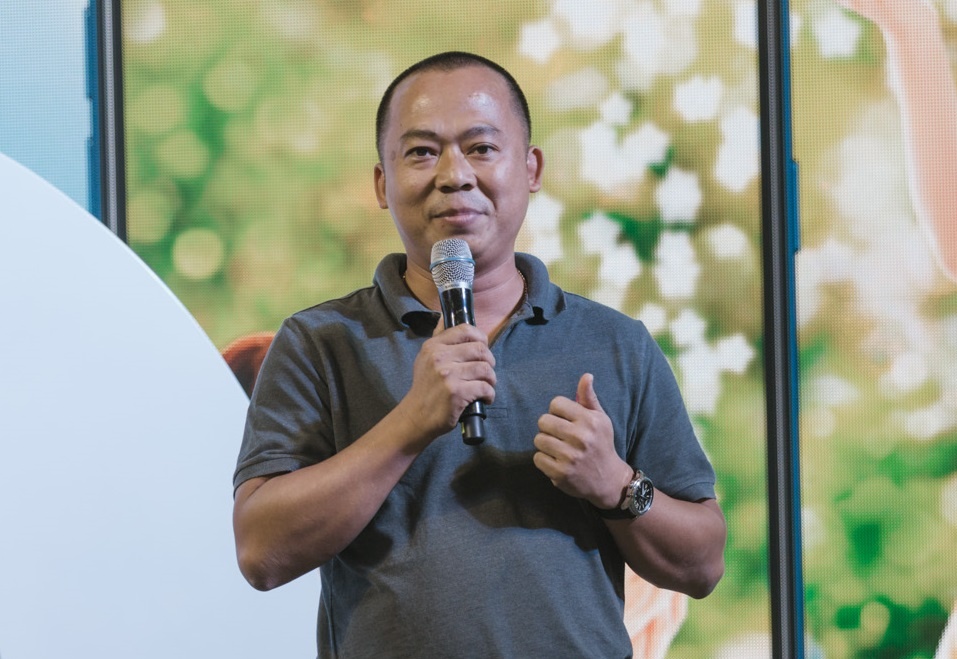 Dai dien TGDD: 'Hon 10.000 don dat hang Galaxy A6/A6+ la con so khung' hinh anh