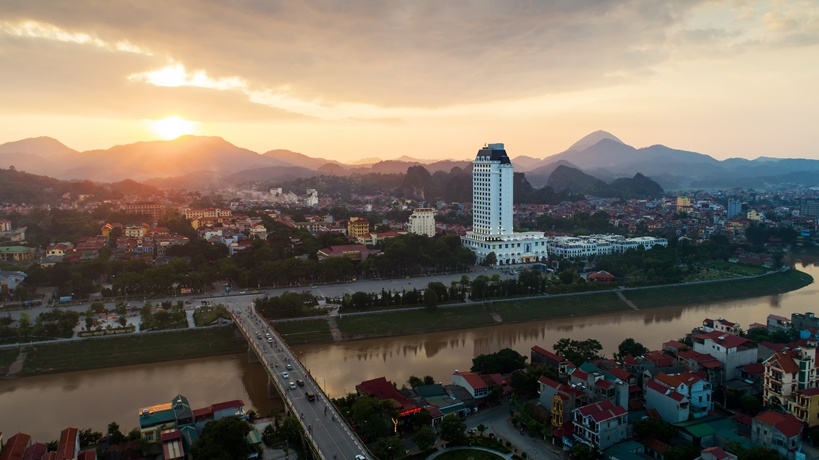 Khai truong khach san Vinpearl anh 8