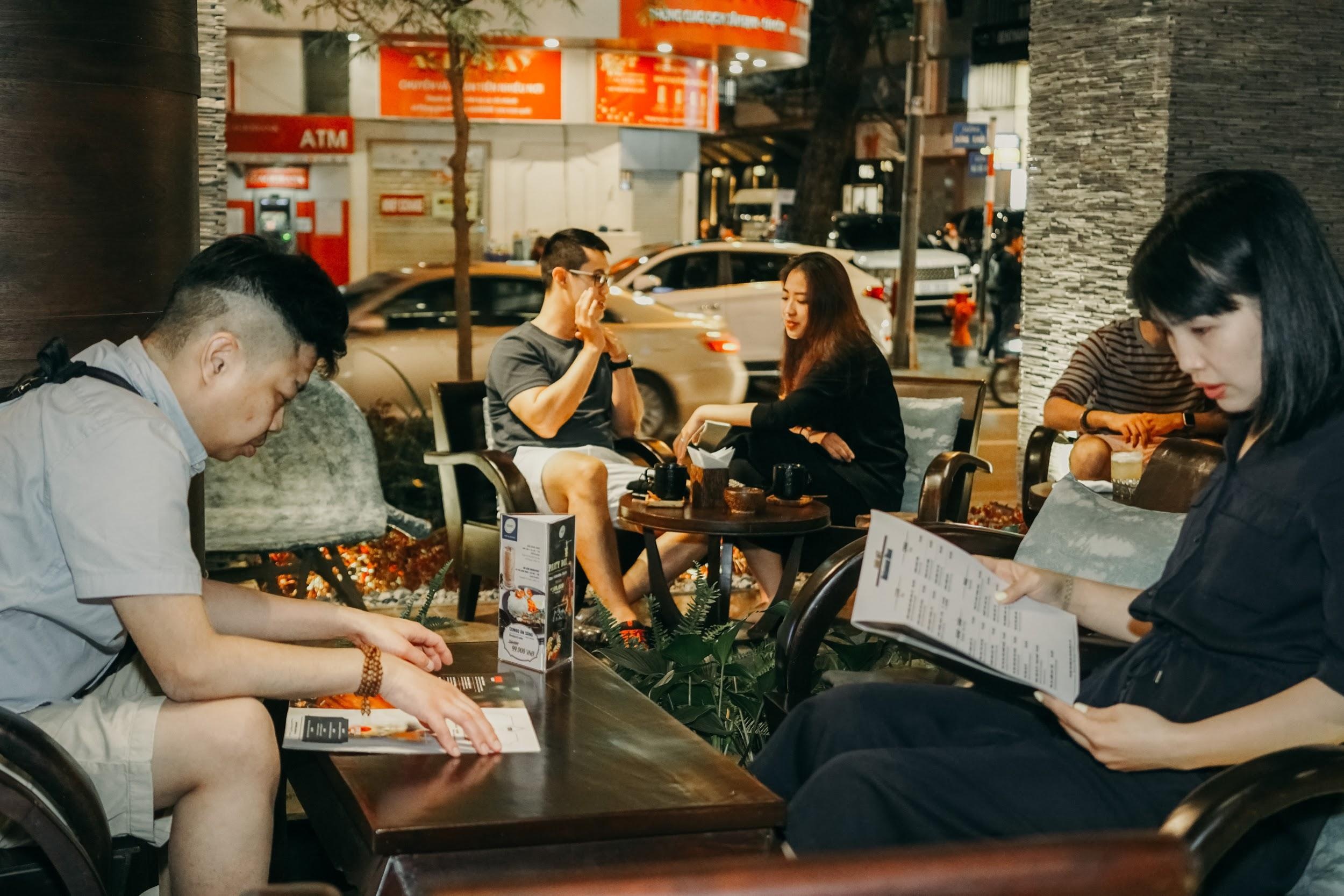 Doi gio cuoi nam voi quan ca phe cua ngay xua giua quan 1 hinh anh