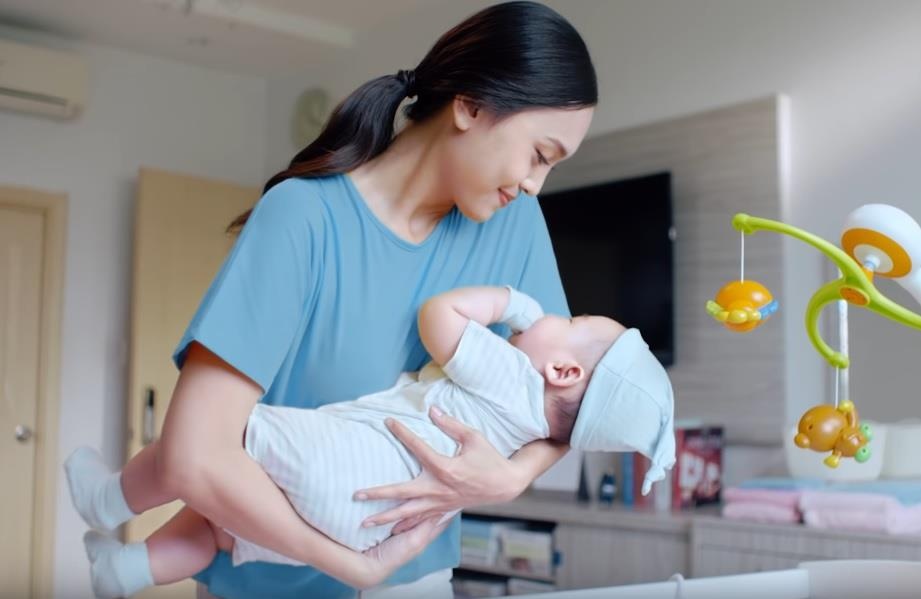 Video - Clip ngan 'Minh cung xoa no em nhe' hinh anh