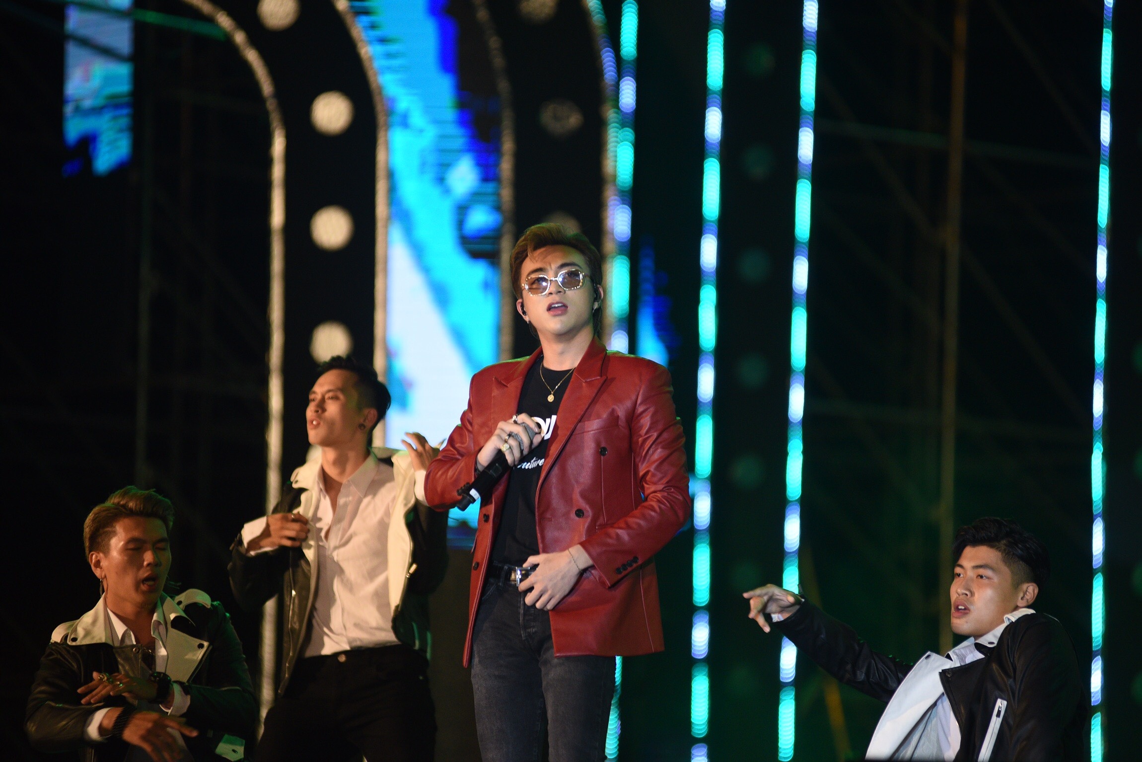 Lien hoan xiec quoc te Ha Long anh 1