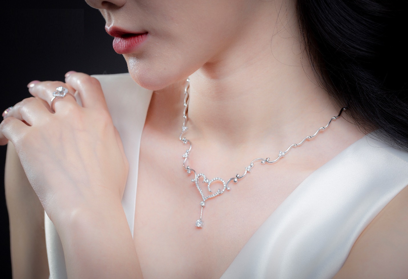 A Jewelry Creation anh 1