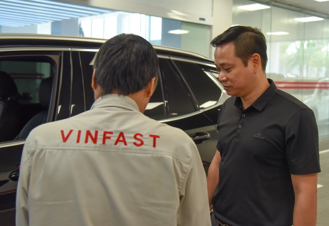 Chu oto VinFast duoc phuc vu the nao trong hon mot tieng bao duong xe? hinh anh