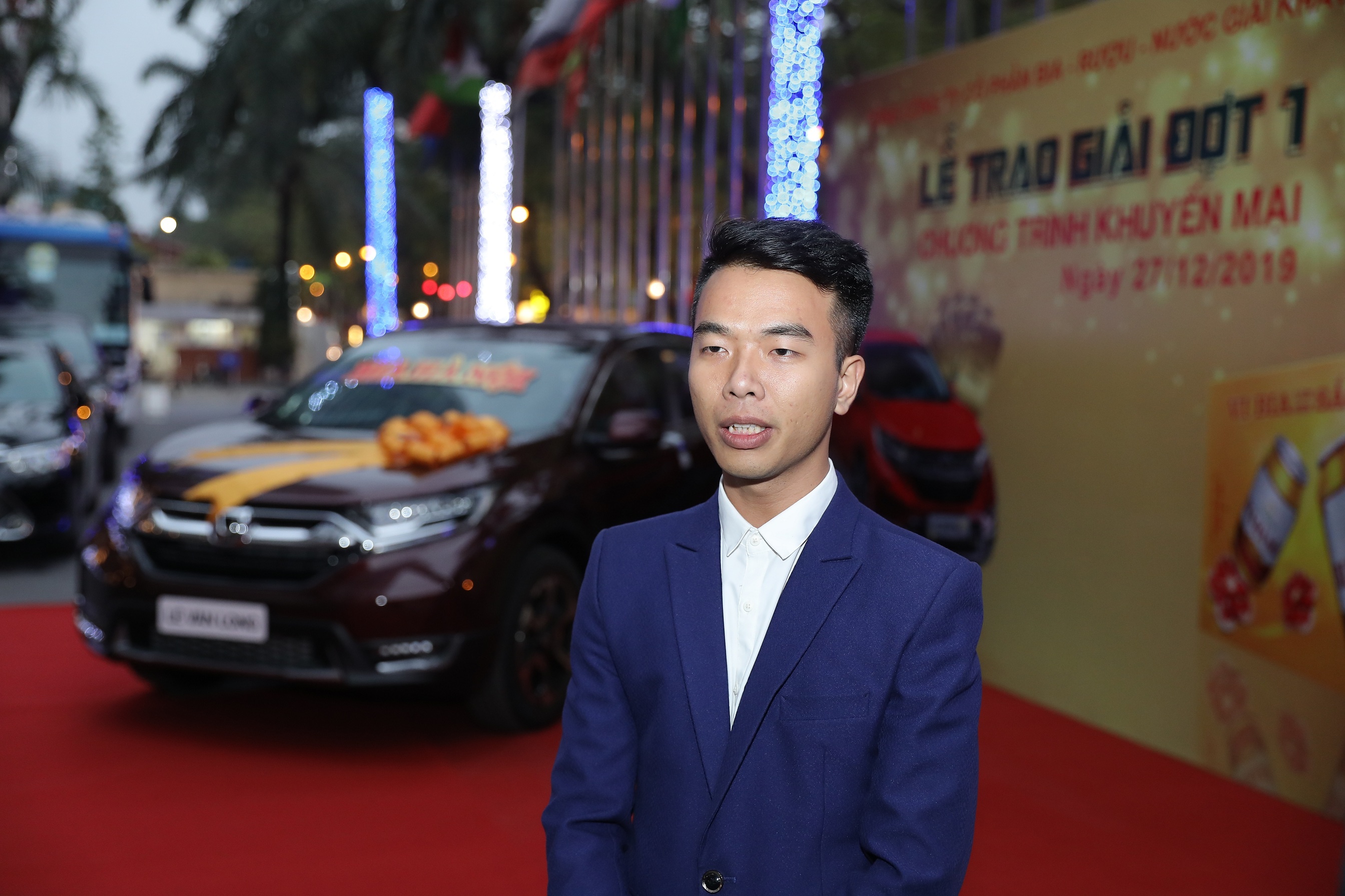 Video - Anh tho cat toc trung xe hoi Honda 1,1 ty dong hinh anh