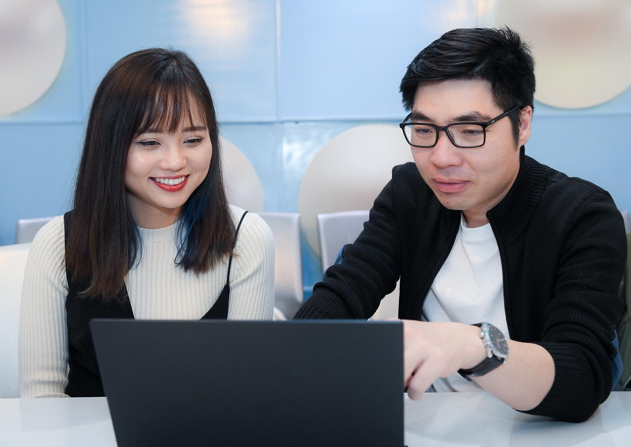 Trang suc da Swarovski sang bong, anh sac cau vong, hop tang Valentine hinh anh