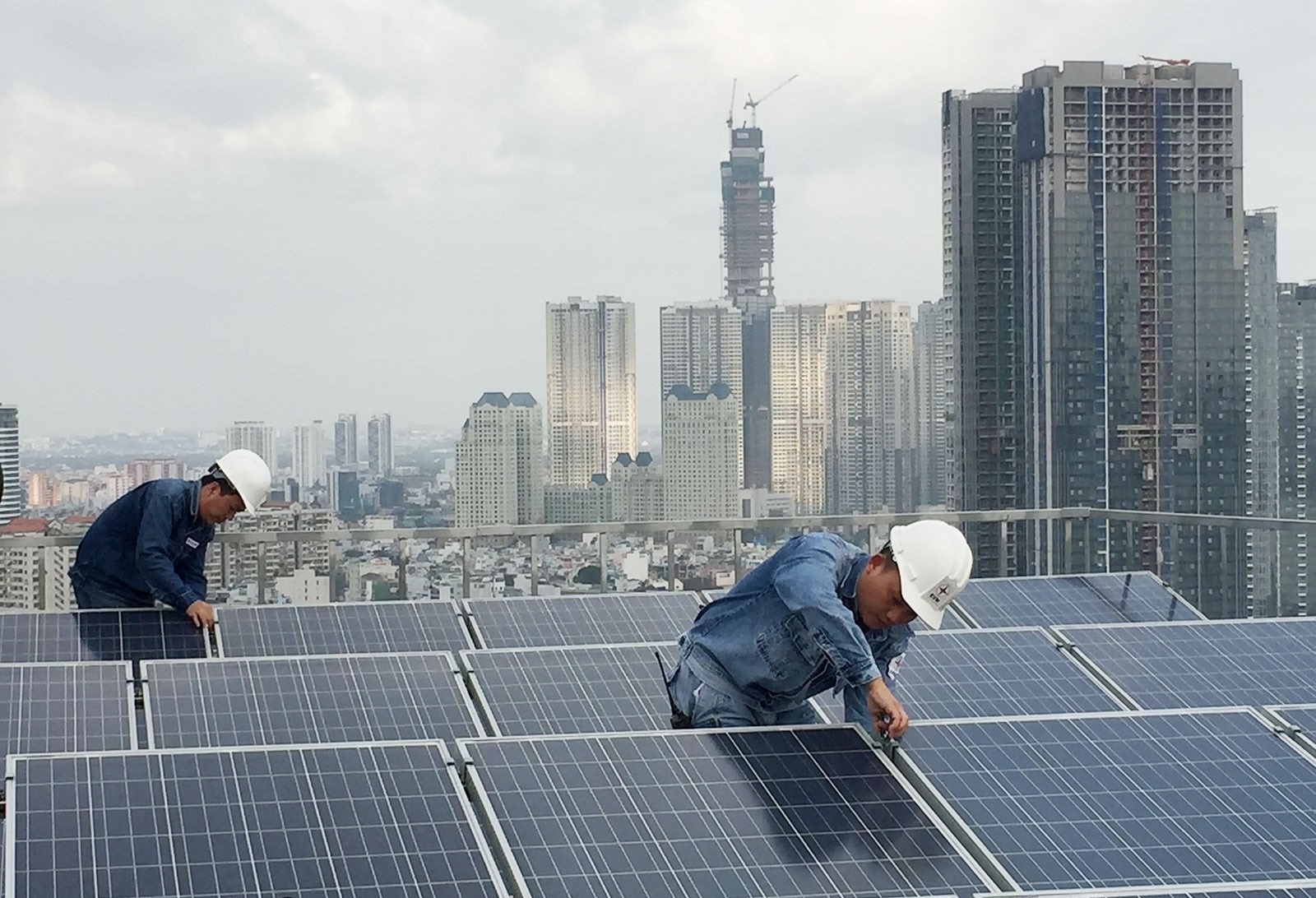 gia dien mat troi ap mai anh 1