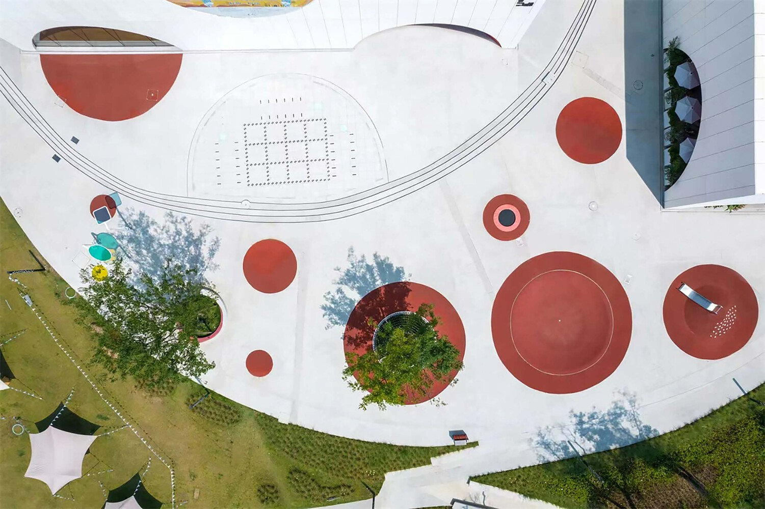 Trung tam trien lam anh 10