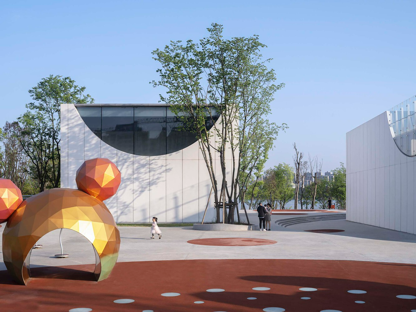 Trung tam trien lam anh 4