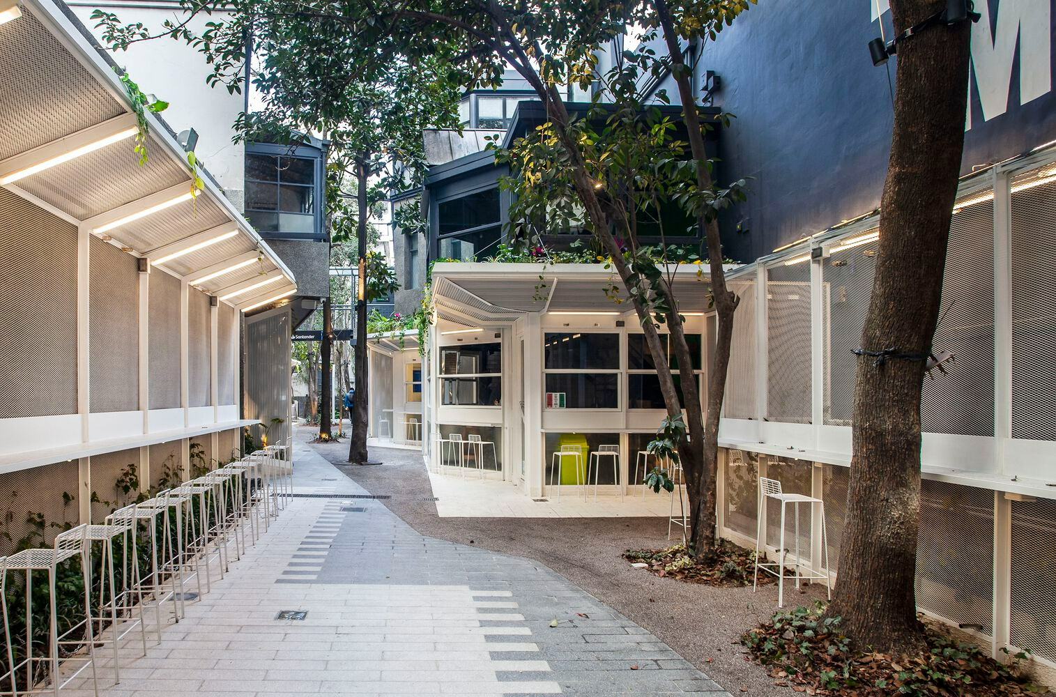 khu pho thuong mai anh 3