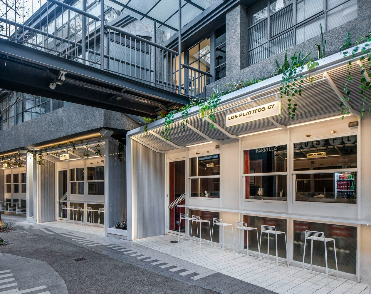 khu pho thuong mai anh 4