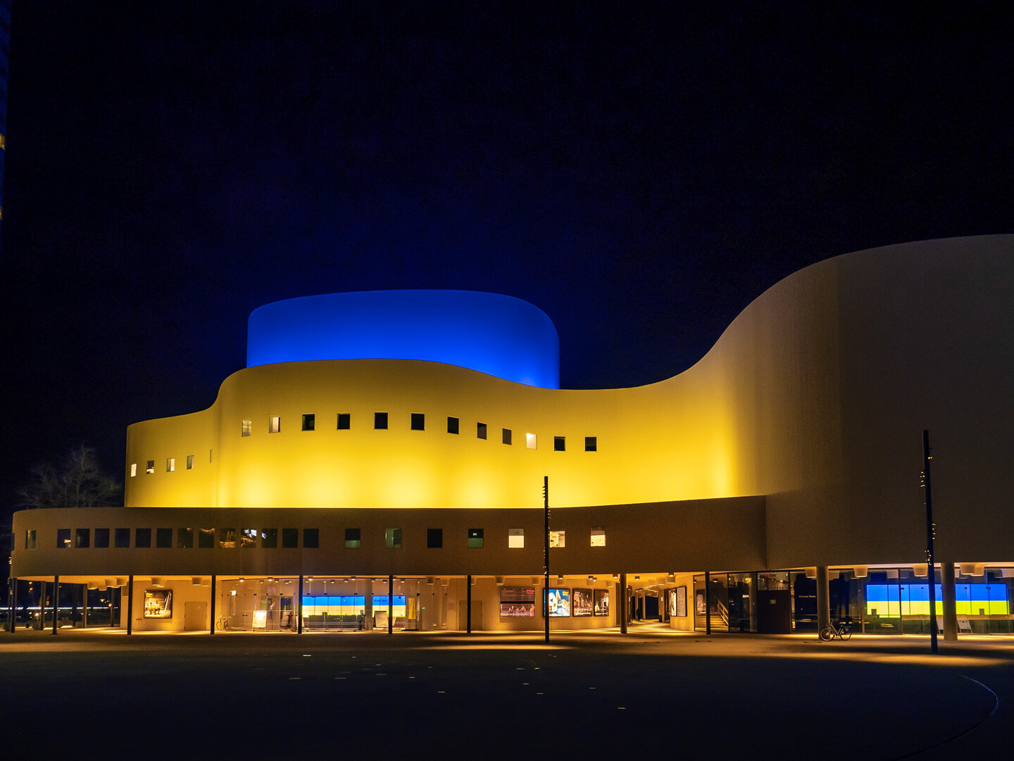 nha hat thanh pho anh 3