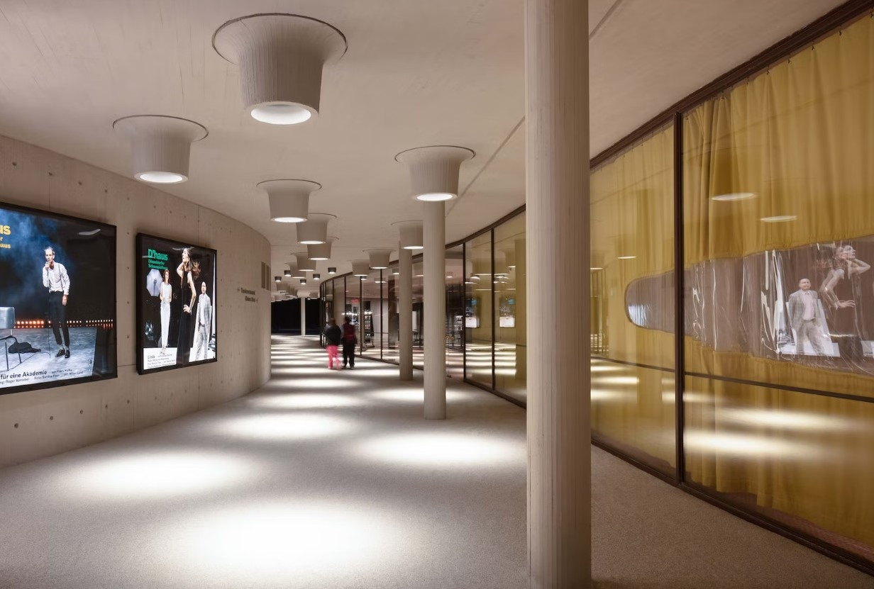 nha hat thanh pho anh 7