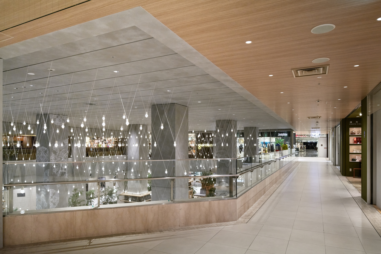 trung tam thuong mai anh 7