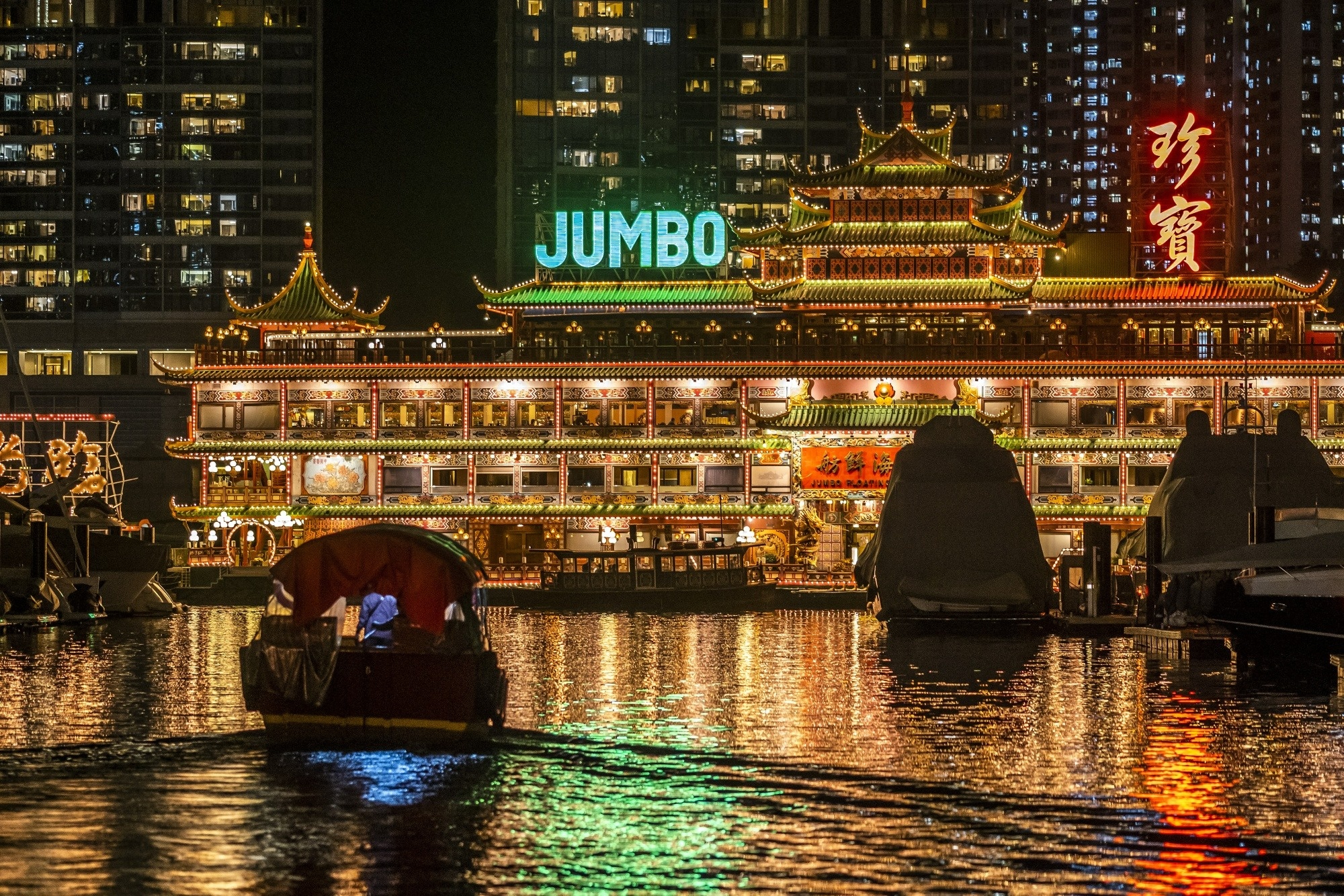 Nhung anh den neon bien mat dan o Hong Kong hinh anh