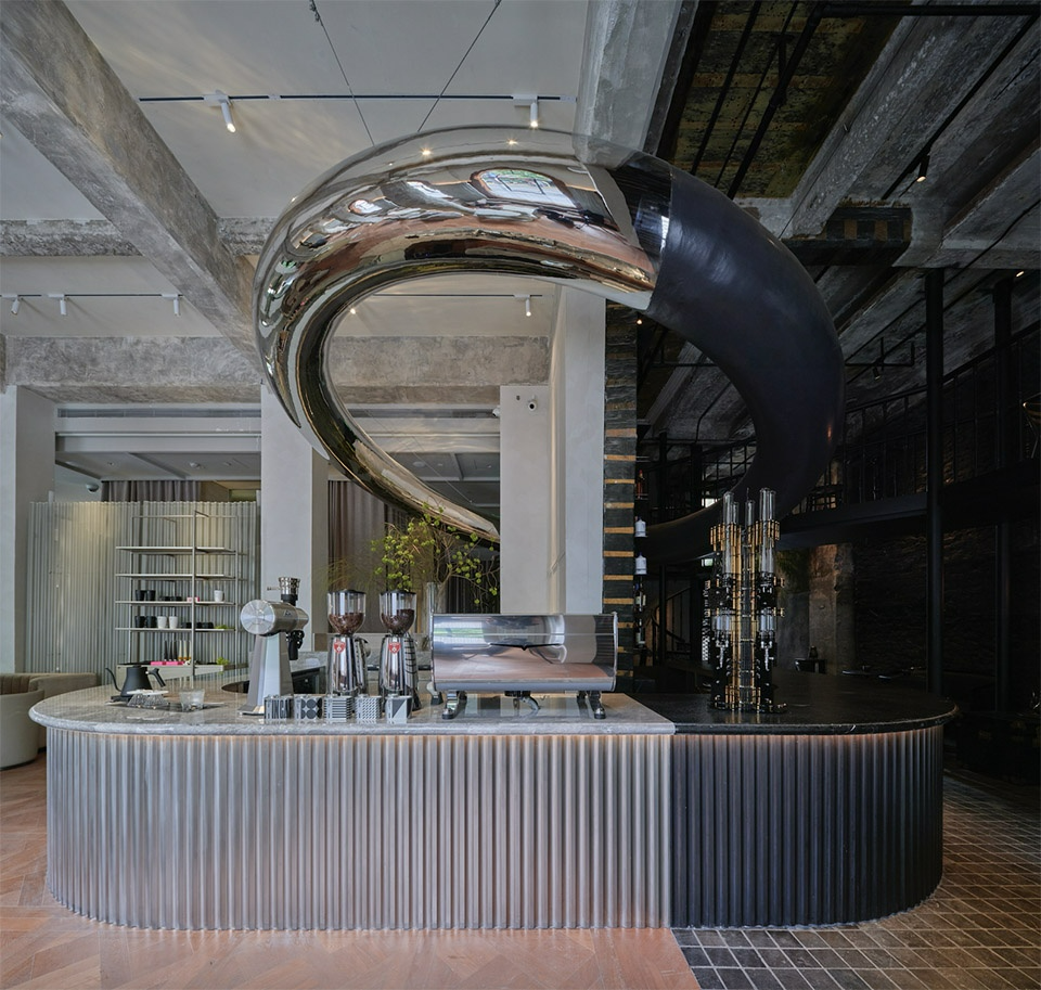 Quan cafe tan co dien trong toa nha tram tuoi o Thuong Hai hinh anh