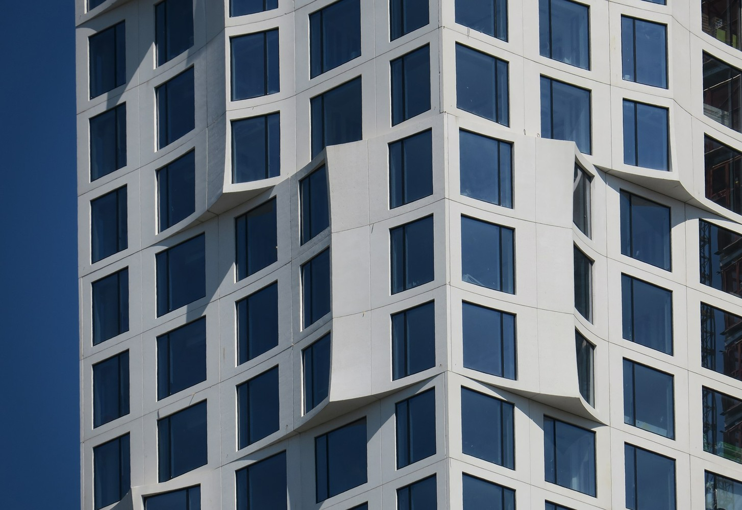 Toa nha choc troi anh 5