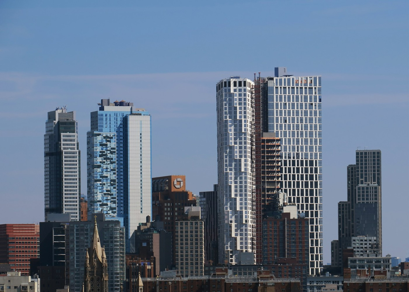 Toa nha choc troi anh 4