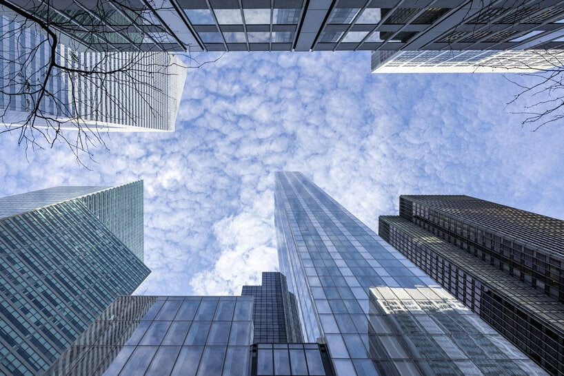 Toa nha choc troi anh 4