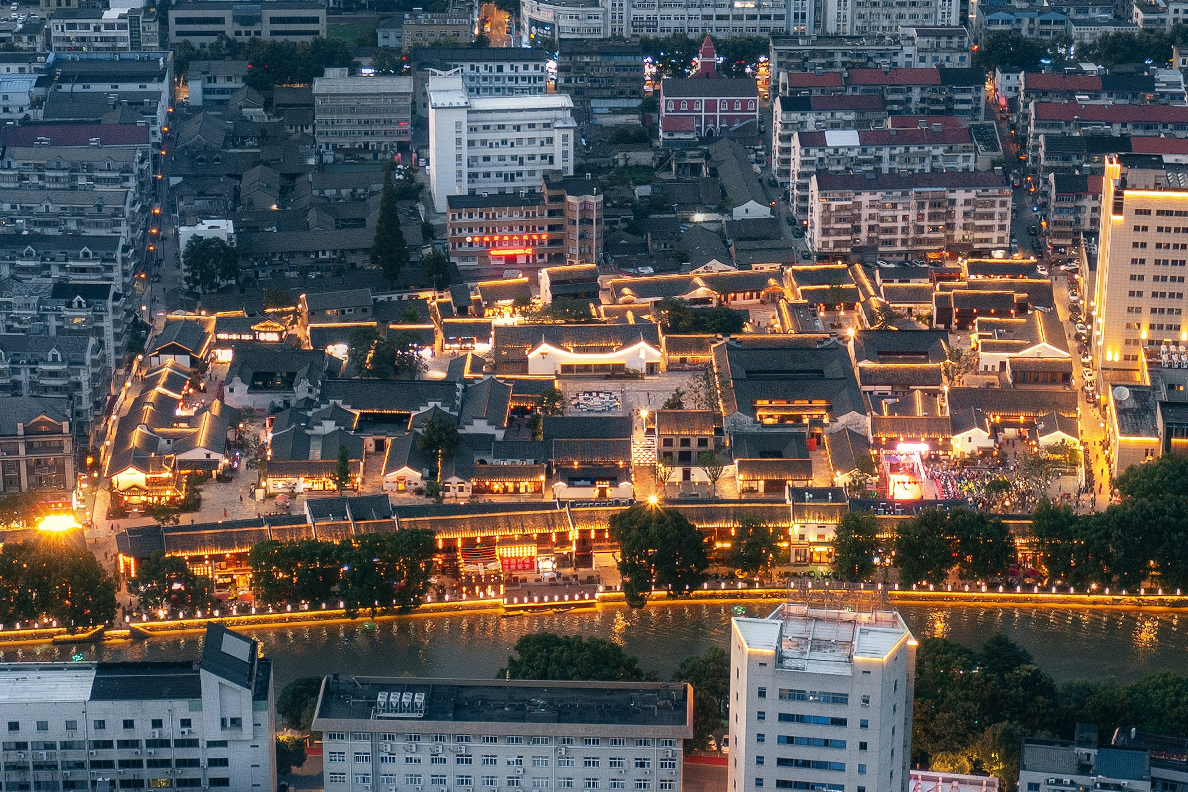 Pho co nep minh giua long do thi o Trung Quoc hinh anh